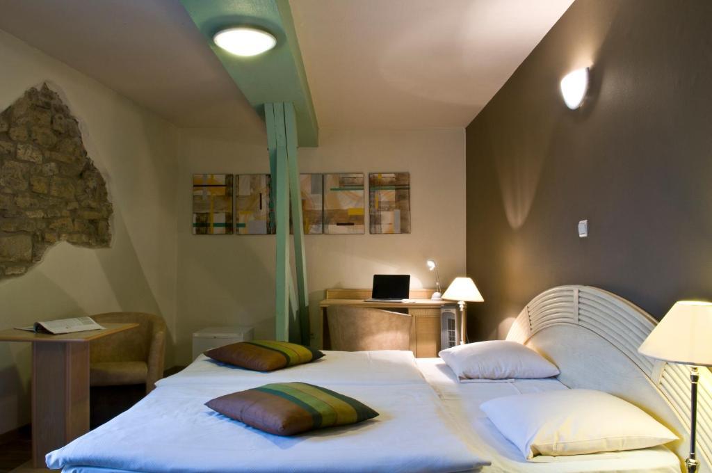 Hotel Grenier Des Grottes Han-sur-Lesse Camera foto